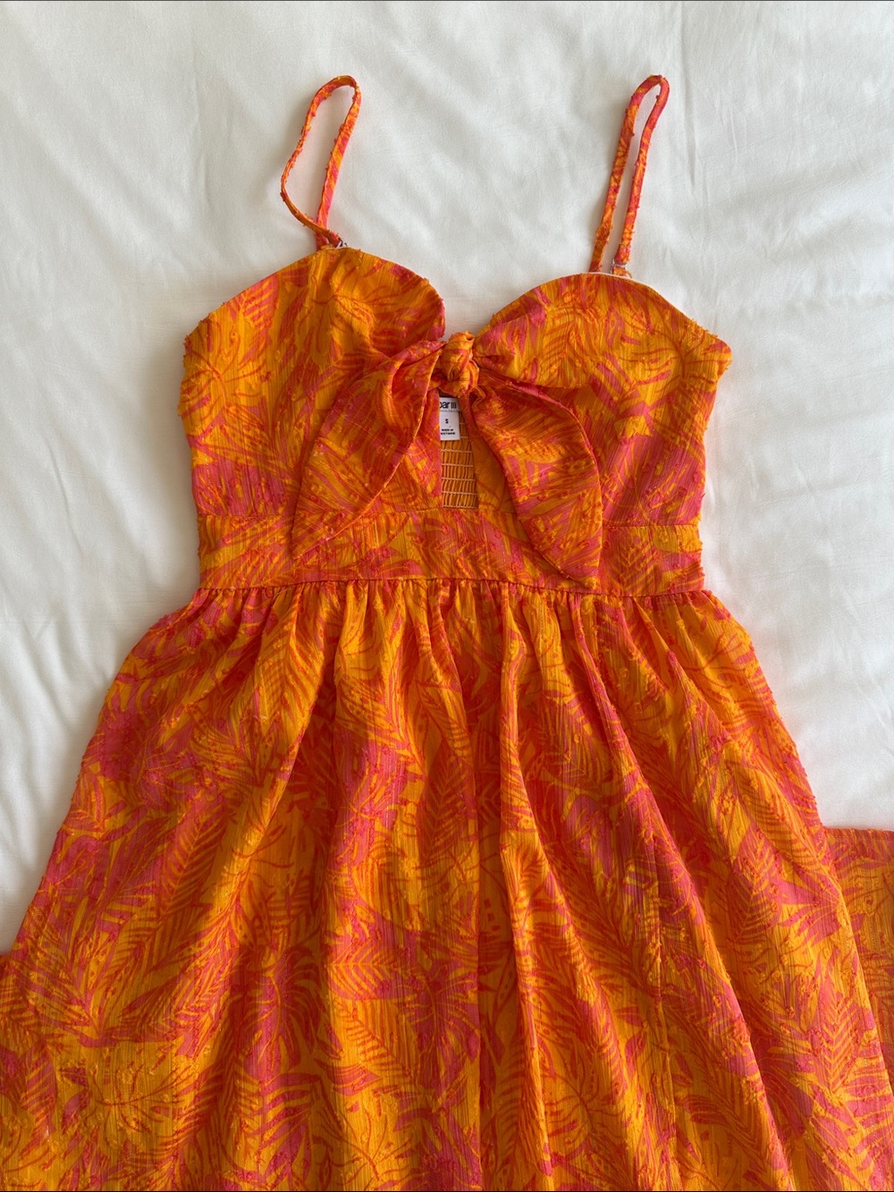 Stunning Bar III full length dress with tie at bust
